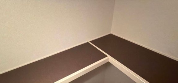 CFを張って仕上げたクローゼットの枕棚